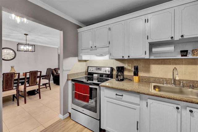 8260 SW 24th St 6112, North Lauderdale, FL 33068