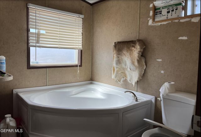 1000 NEWMAN, Fabens, TX 79838