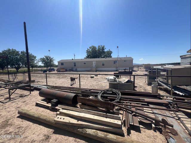 1000 NEWMAN, Fabens, TX 79838