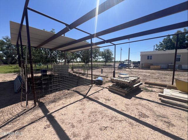 1000 NEWMAN, Fabens, TX 79838