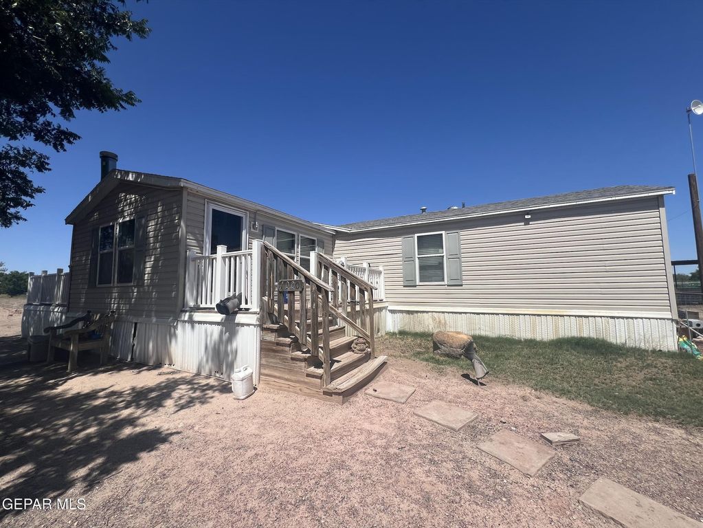 1000 NEWMAN, Fabens, TX 79838