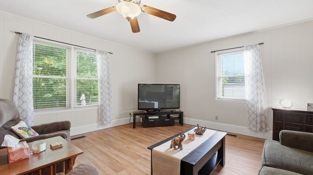 929 S Franklin St, Tullahoma, TN 37388