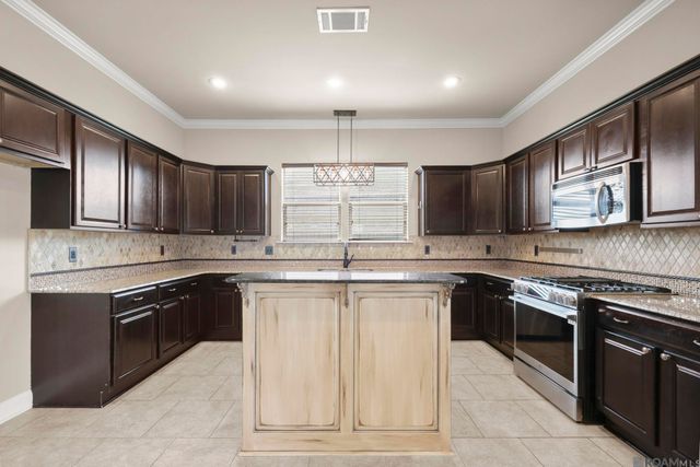 37441 Amalfi Dr, Prairieville, LA 70769