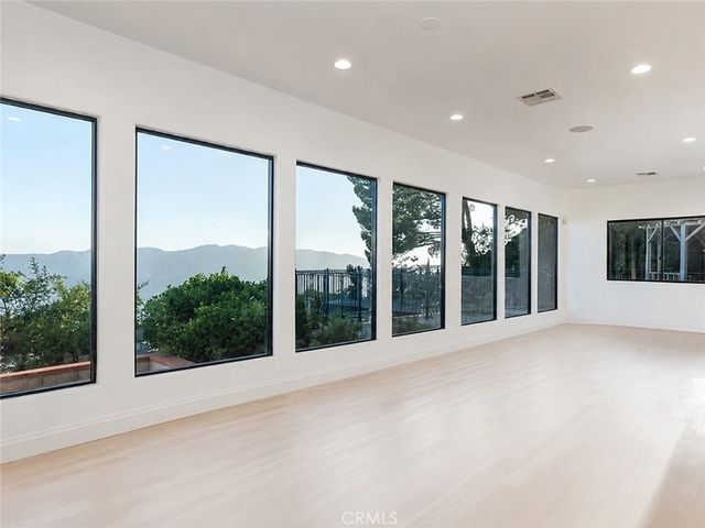 5660 Pine Cone Road, La Crescenta, CA 91214