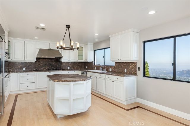 5660 Pine Cone Road, La Crescenta, CA 91214