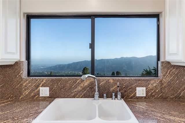 5660 Pine Cone Road, La Crescenta, CA 91214
