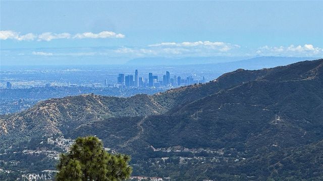 5660 Pine Cone Road, La Crescenta, CA 91214