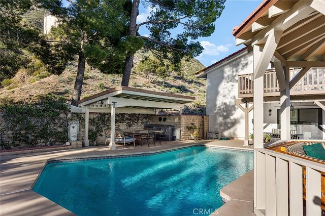 5660 Pine Cone Road, La Crescenta, CA 91214