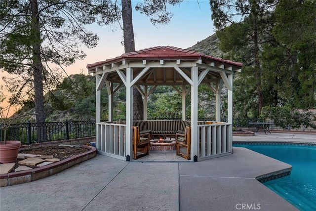 5660 Pine Cone Road, La Crescenta, CA 91214