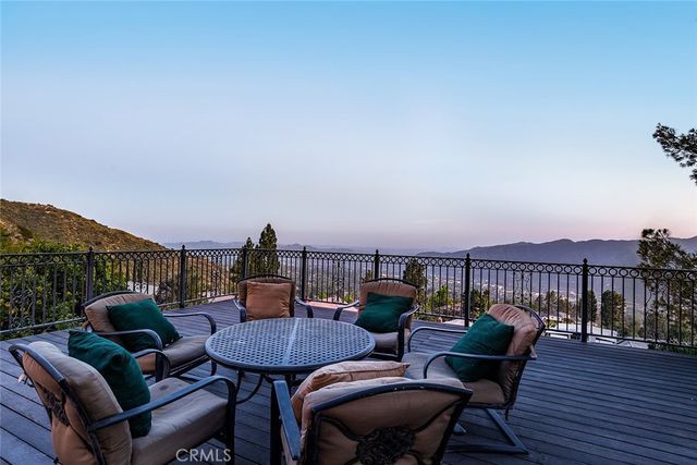 5660 Pine Cone Road, La Crescenta, CA 91214