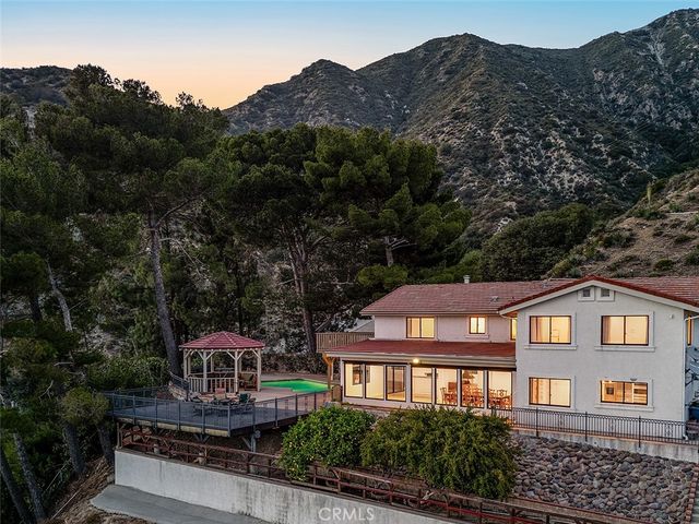5660 Pine Cone Road, La Crescenta, CA 91214