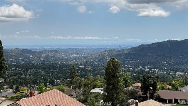 5660 Pine Cone Road, La Crescenta, CA 91214