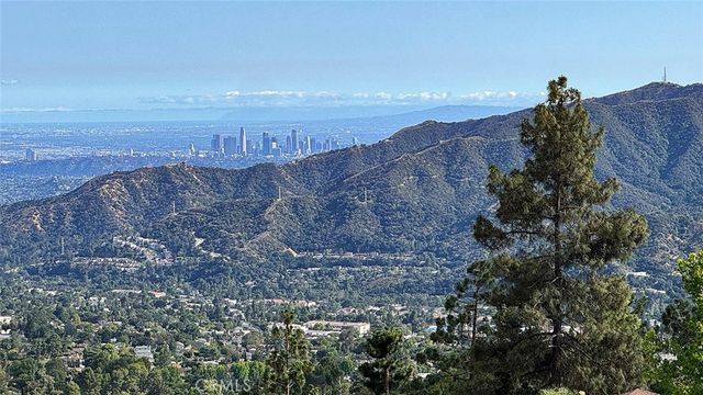 5660 Pine Cone Road, La Crescenta, CA 91214