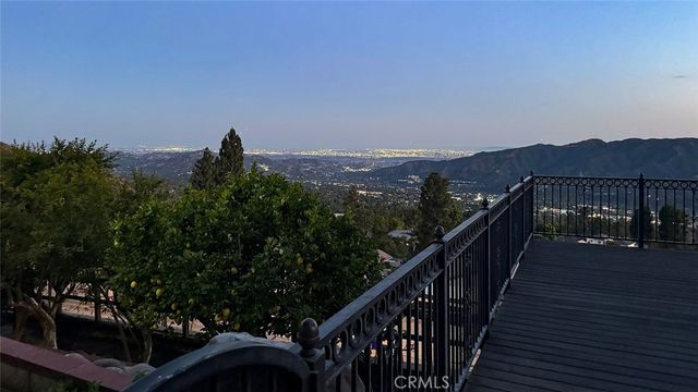 5660 Pine Cone Road, La Crescenta, CA 91214