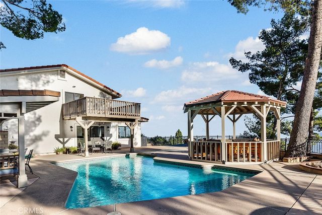 5660 Pine Cone Road, La Crescenta, CA 91214