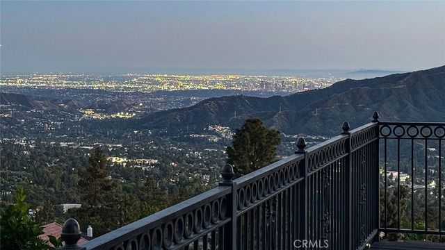 5660 Pine Cone Road, La Crescenta, CA 91214