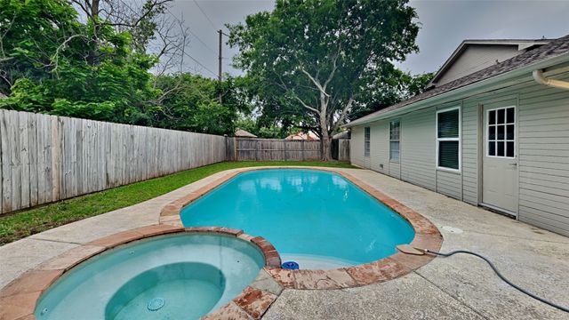 2 Saint Charles Place, Midlothian, TX 76065