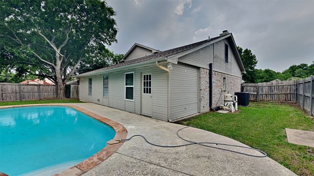 2 Saint Charles Place, Midlothian, TX 76065