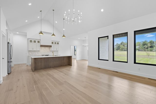 1744 E Cobblestone Drive, Ozark, MO 65721