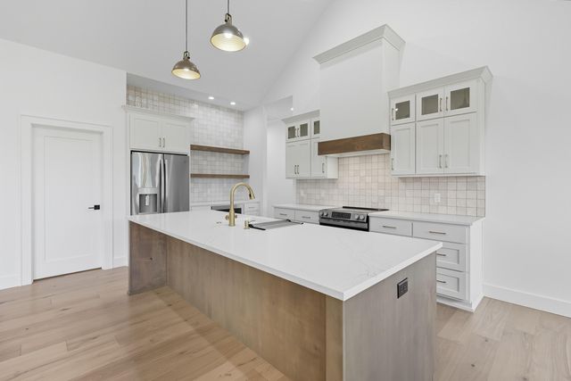 1744 E Cobblestone Drive, Ozark, MO 65721