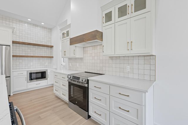 1744 E Cobblestone Drive, Ozark, MO 65721