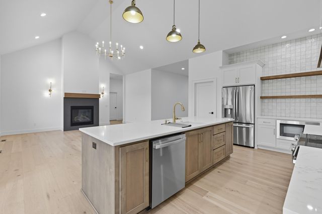 1744 E Cobblestone Drive, Ozark, MO 65721