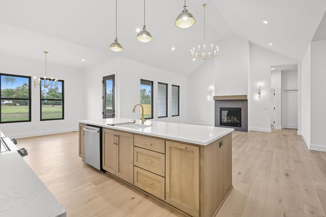 1744 E Cobblestone Drive, Ozark, MO 65721