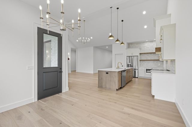 1744 E Cobblestone Drive, Ozark, MO 65721