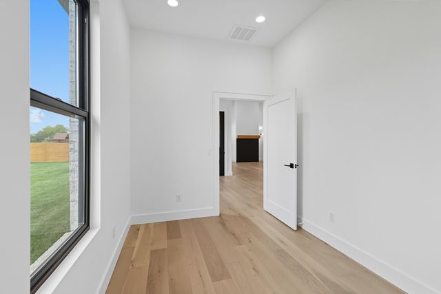 1744 E Cobblestone Drive, Ozark, MO 65721