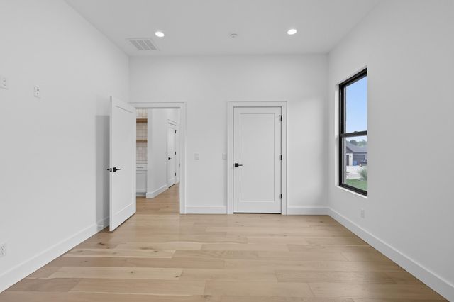 1744 E Cobblestone Drive, Ozark, MO 65721