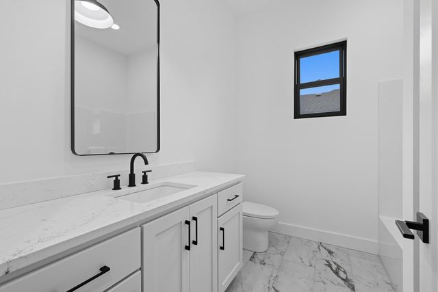 1744 E Cobblestone Drive, Ozark, MO 65721