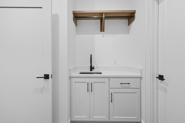 1744 E Cobblestone Drive, Ozark, MO 65721