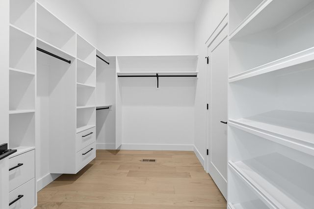 1744 E Cobblestone Drive, Ozark, MO 65721