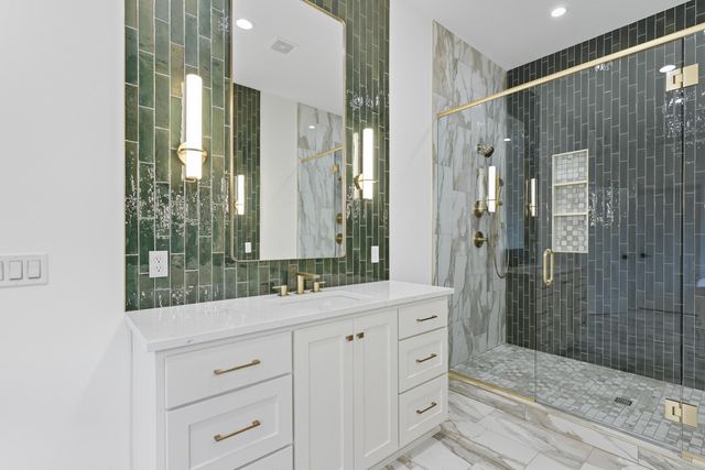 1744 E Cobblestone Drive, Ozark, MO 65721