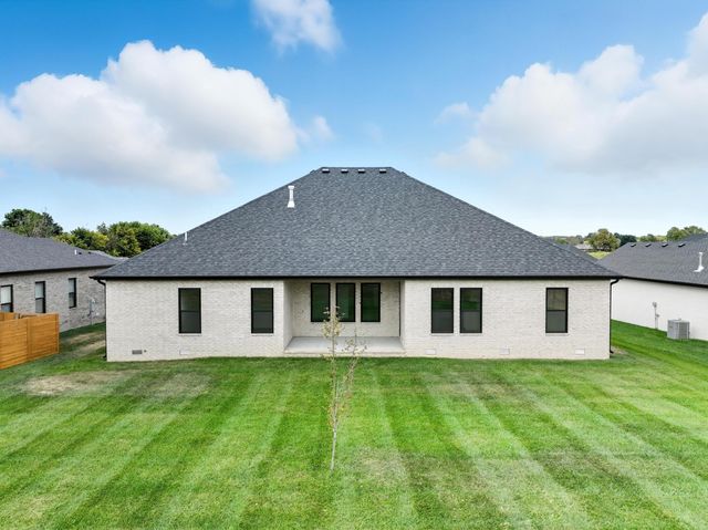 1744 E Cobblestone Drive, Ozark, MO 65721