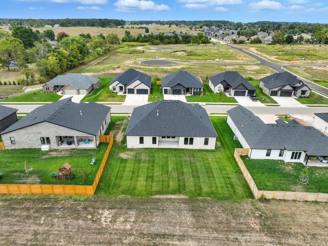 1744 E Cobblestone Drive, Ozark, MO 65721