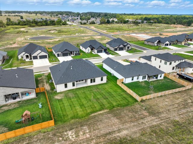 1744 E Cobblestone Drive, Ozark, MO 65721