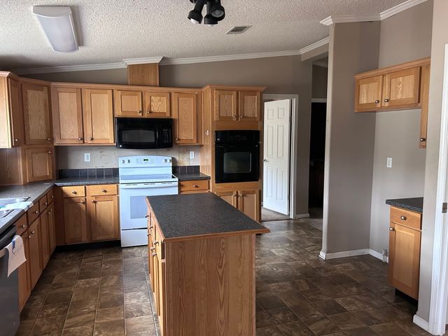 605 Haughton Trace Court, Haughton, LA 71037