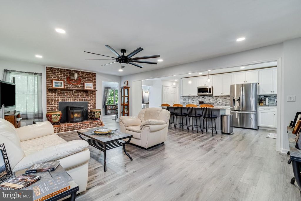 Image 4 of property listing at 39830 STILLWATER WAY, Mechanicsville, MD 20659
