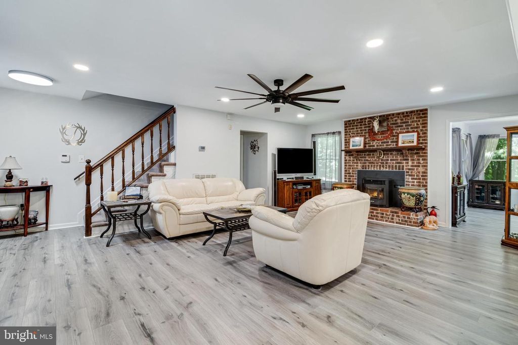 Image 5 of property listing at 39830 STILLWATER WAY, Mechanicsville, MD 20659
