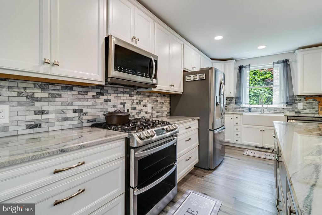 Image 7 of property listing at 39830 STILLWATER WAY, Mechanicsville, MD 20659