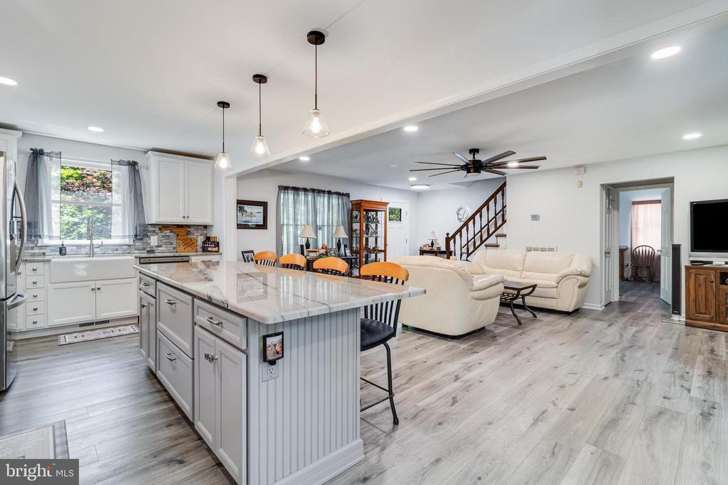 Image 9 of property listing at 39830 STILLWATER WAY, Mechanicsville, MD 20659