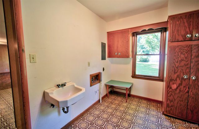 604 Spring, Checotah, OK 74426