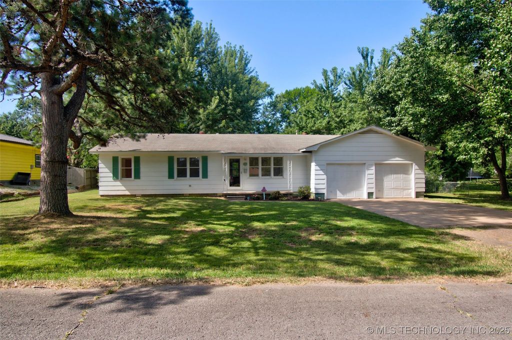 604 Spring, Checotah, OK 74426