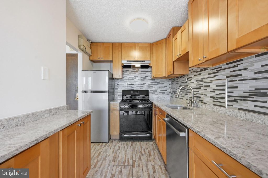 Image 10 of property listing at 5225 POOKS HILL RD #517N, Bethesda, MD 20814