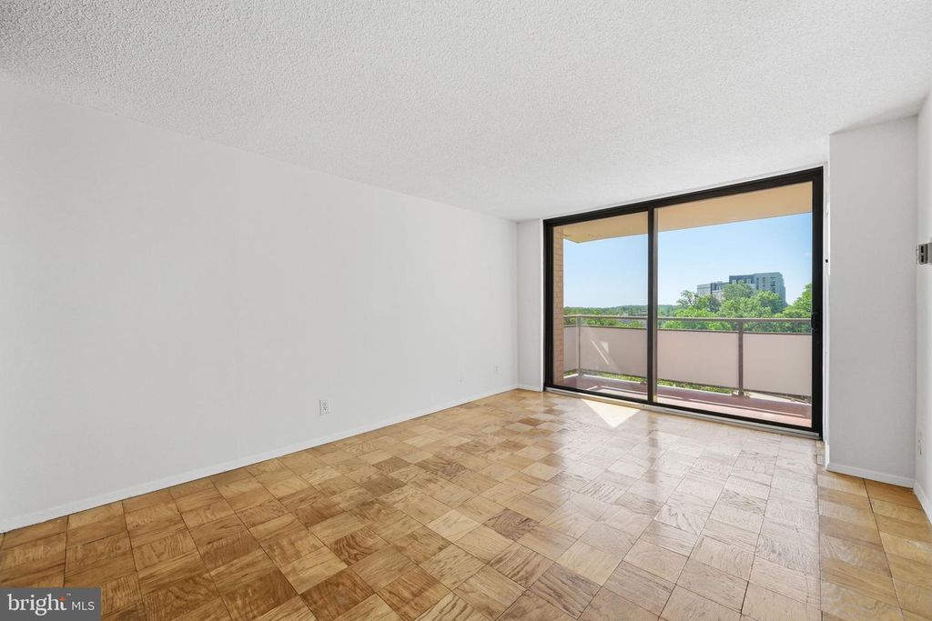 Image 21 of property listing at 5225 POOKS HILL RD #517N, Bethesda, MD 20814