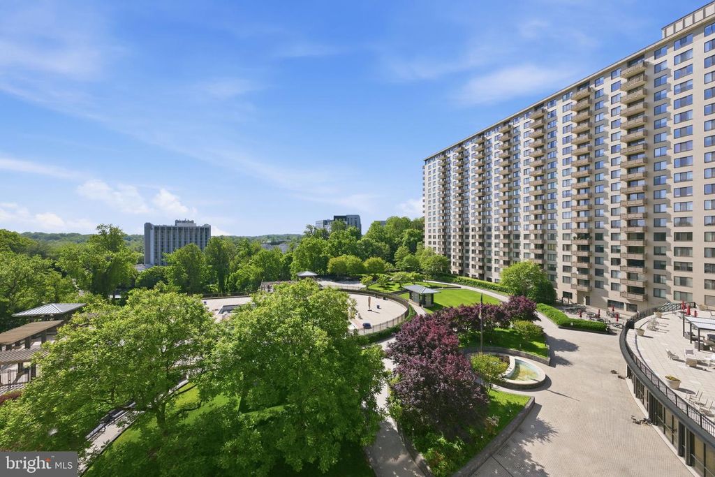 Image 5 of property listing at 5225 POOKS HILL RD #517N, Bethesda, MD 20814