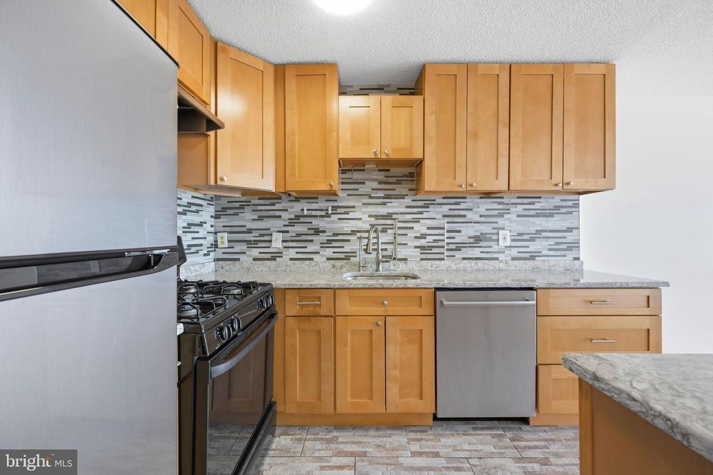 Image 9 of property listing at 5225 POOKS HILL RD #517N, Bethesda, MD 20814