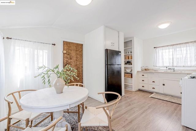 4801 Fairfax Ave, Oakland, CA 94601