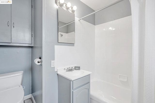 4801 Fairfax Ave, Oakland, CA 94601